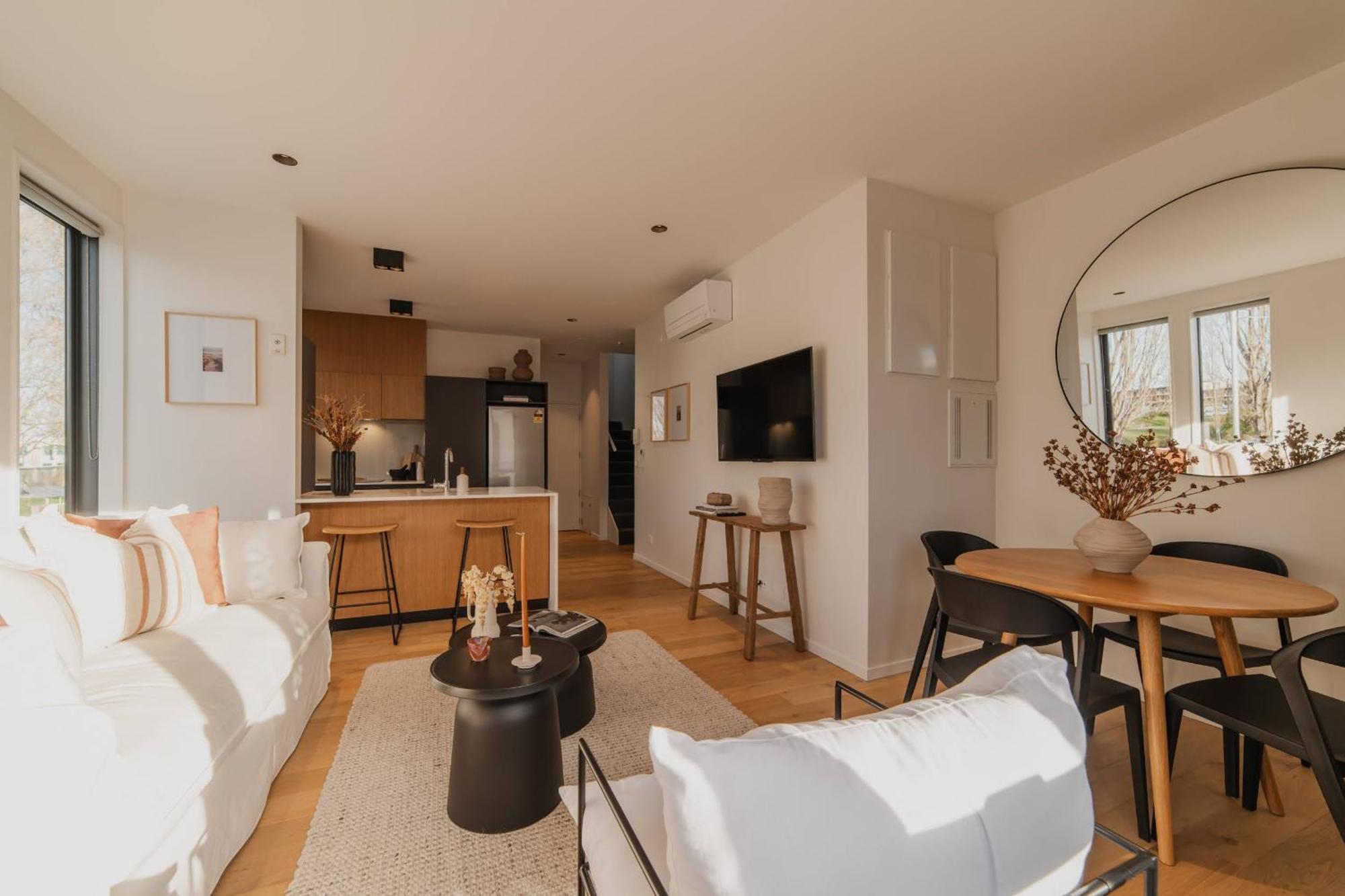 Chic And Contemporary Living At Cambridge Terrace Villa ไครสต์เชิร์ช ภายนอก รูปภาพ