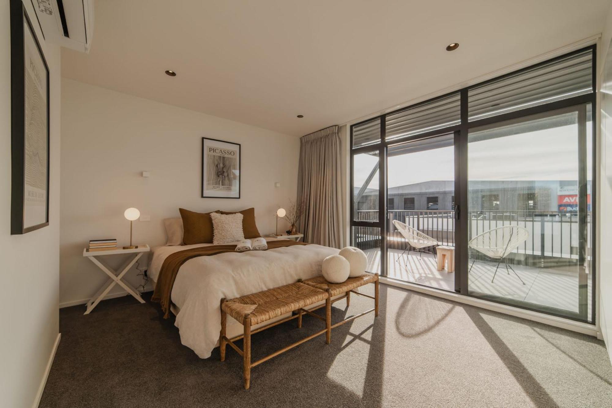 Chic And Contemporary Living At Cambridge Terrace Villa ไครสต์เชิร์ช ภายนอก รูปภาพ