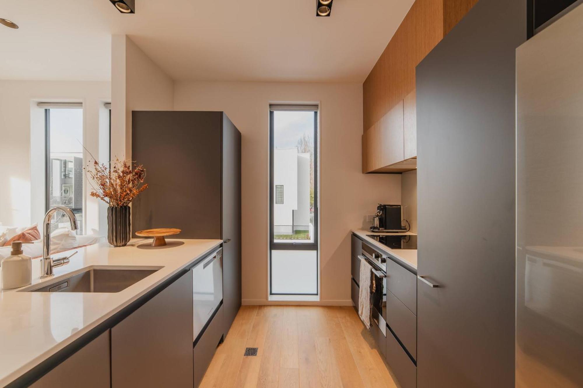 Chic And Contemporary Living At Cambridge Terrace Villa ไครสต์เชิร์ช ภายนอก รูปภาพ