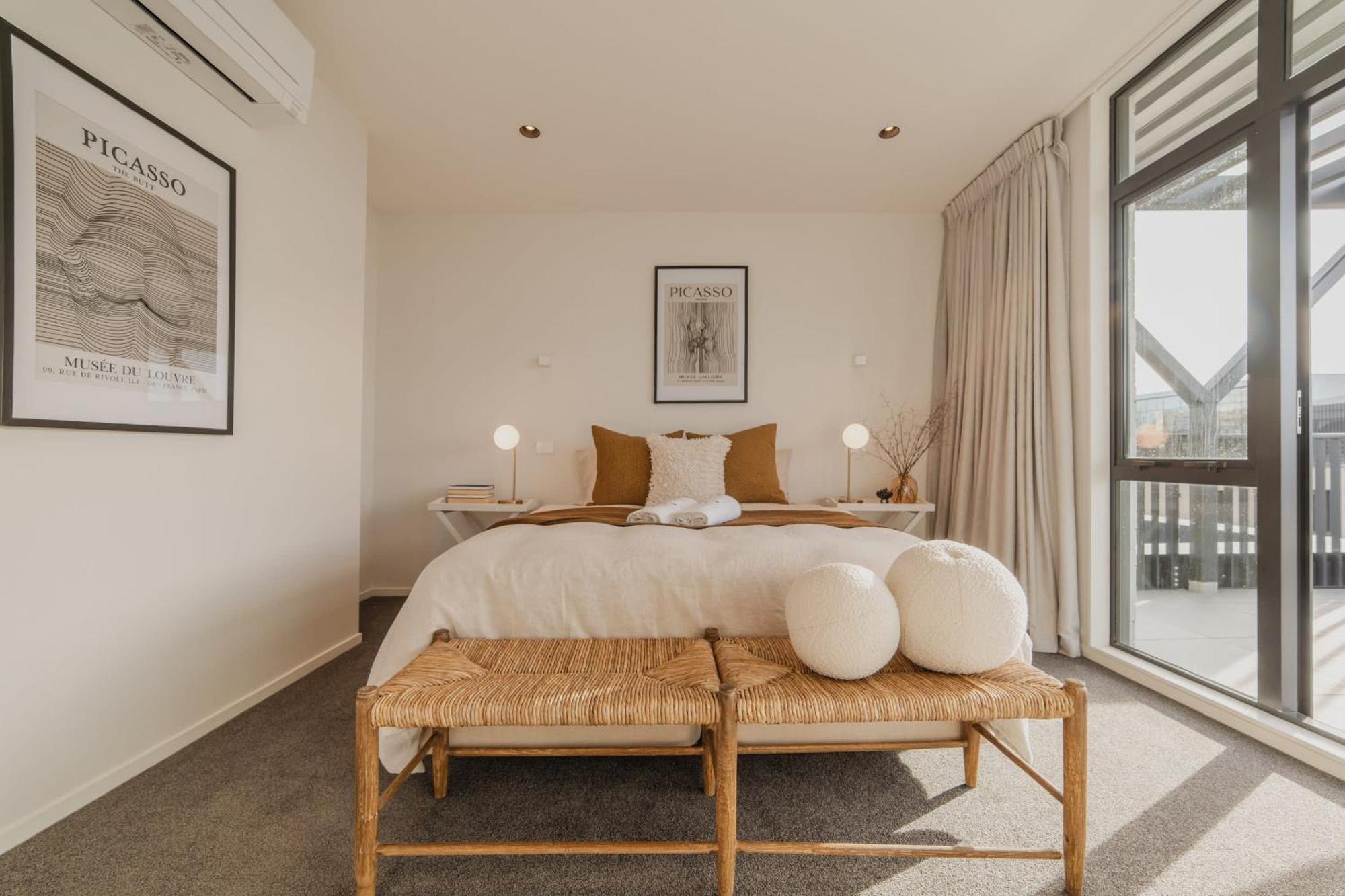 Chic And Contemporary Living At Cambridge Terrace Villa ไครสต์เชิร์ช ภายนอก รูปภาพ